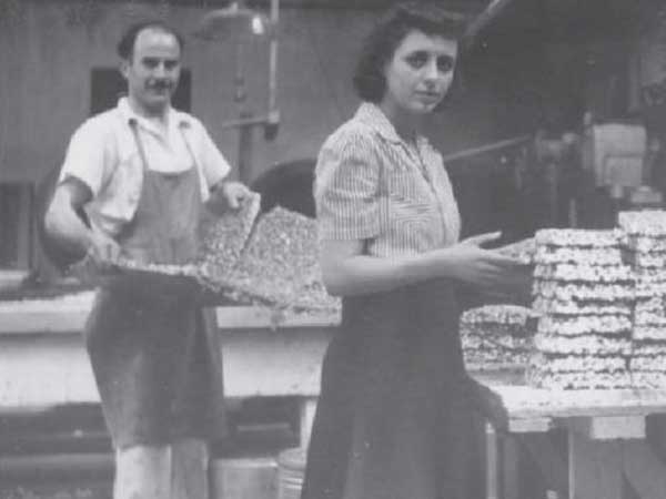 Vincenzo Sconza with family working in 1939